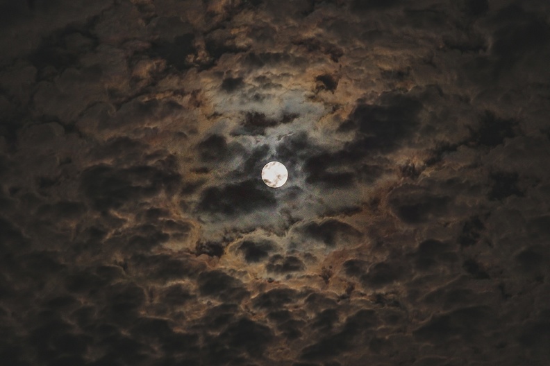 luna nubes.JPG