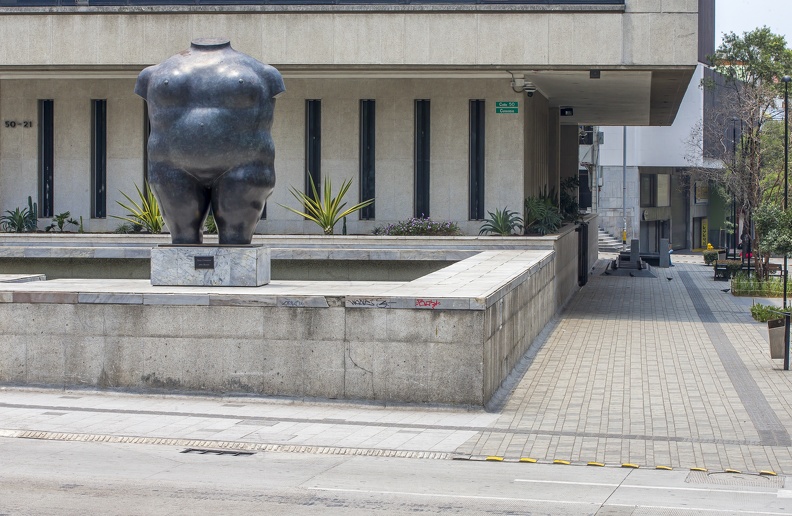 Escultura La Gorda de Botero, parque de Berrio.jpg