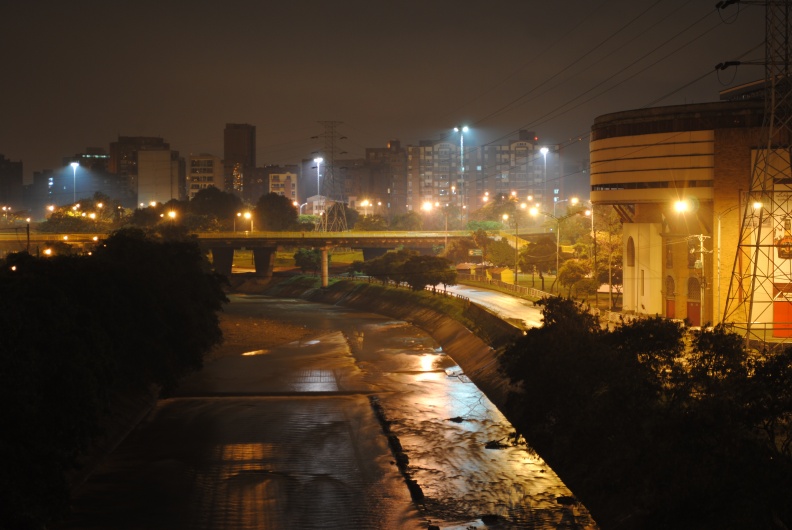 Medellin Nocturno.jpg