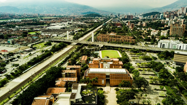 Medellin desde el aire.jpg