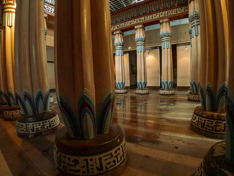 Columnas Palacio Egipcio.jpg