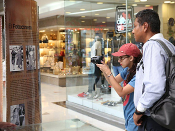 Exposición de fotografías y cámaras antiguas